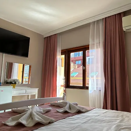 “poli” 4* نيسيبار