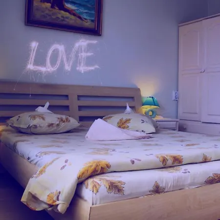 “poli” Πανσιόν Νεσέμπαρ