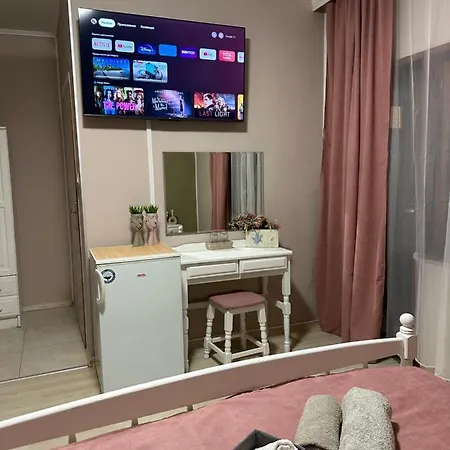 “poli” Νεσέμπαρ