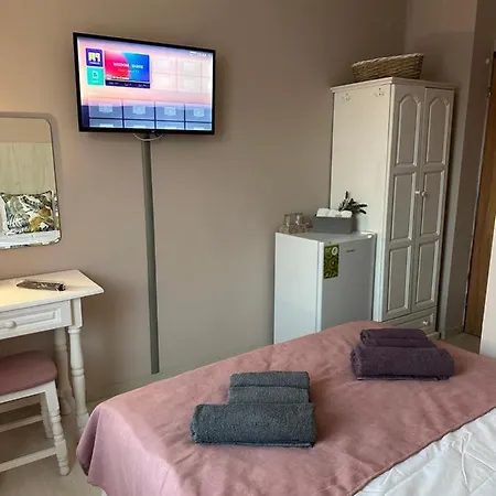 “poli” Νεσέμπαρ