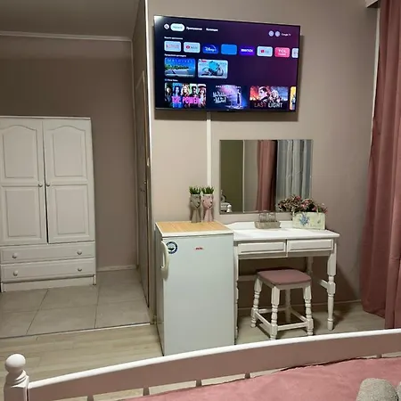 “poli” Νεσέμπαρ