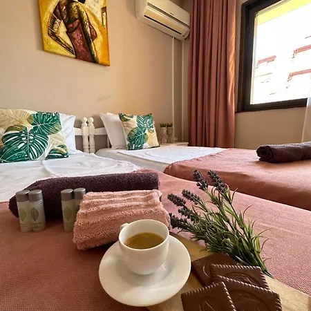 “poli” Νεσέμπαρ